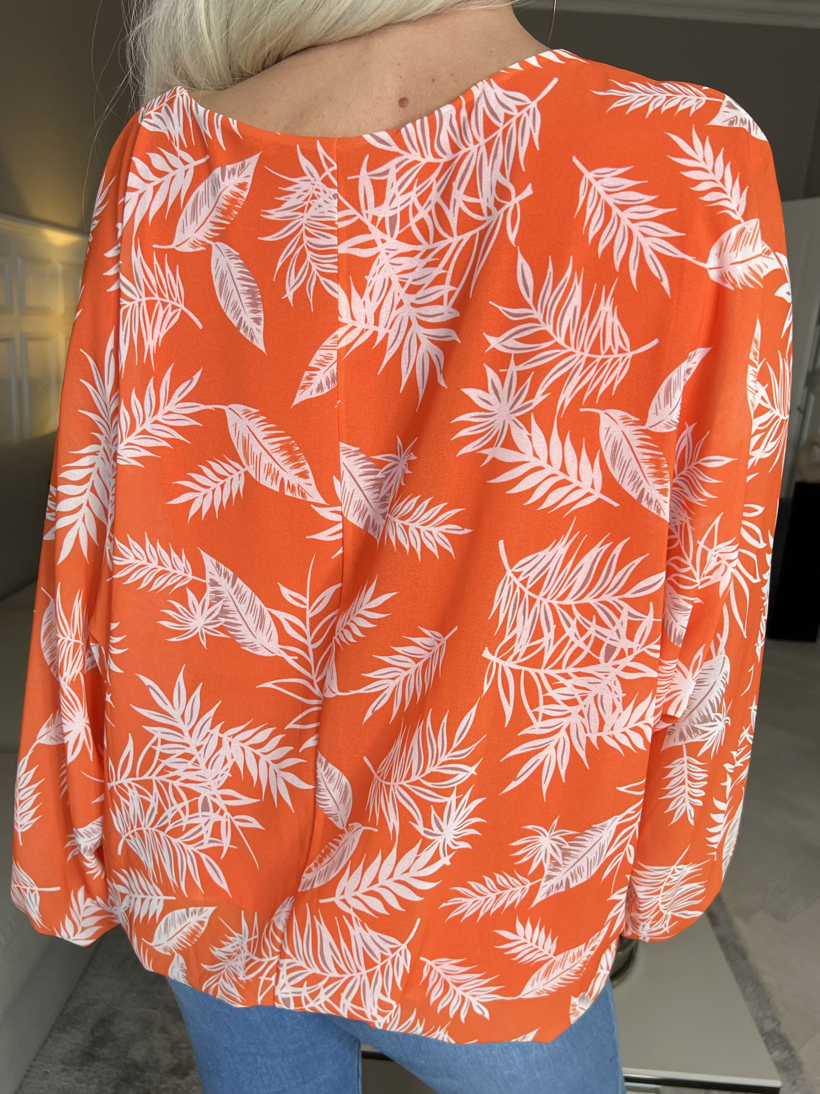 Destiny Leaf - Chiffongblus med lövmönster